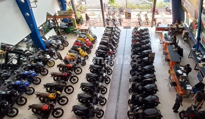 Turun Harga Ruang Usaha Ex Showroom Megah Daerah Ciateul