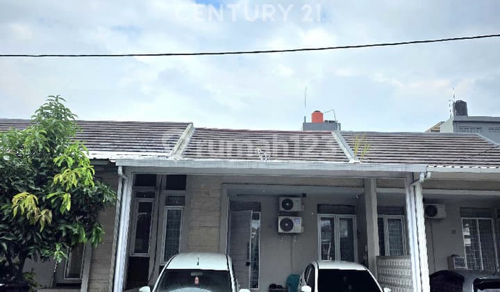 1.5 Story Millennial House in TKI V Springville
