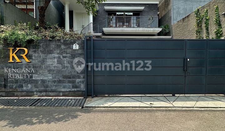 Ready-to-Occupy 4-Story House in Strategic Location Near SCBD