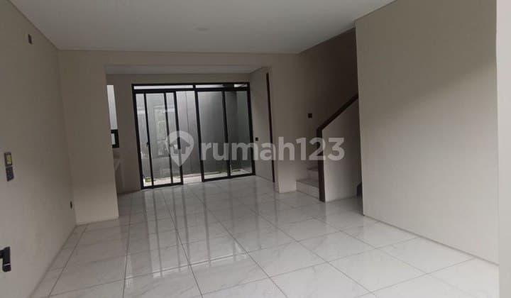 For sale, like-new, ready-to-occupy house in Tatar Punawangi, Kota Baru Parahyangan.