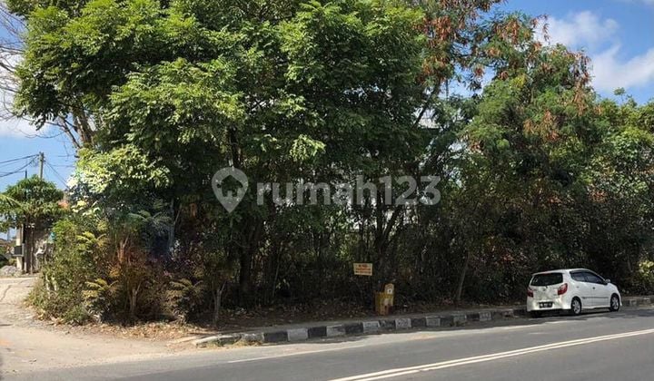 Hook Land, on the edge of Jalan Raya Cargo opposite the Citraland Waterpark Denpasar Housing Complex for sale