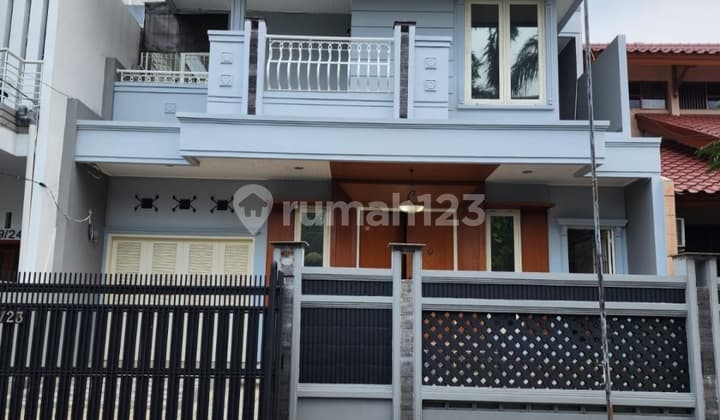 S2068-cb35+ 2-Story House 199/213 M2 North Facing Corner Lot 2-Car Road In Puri Indah