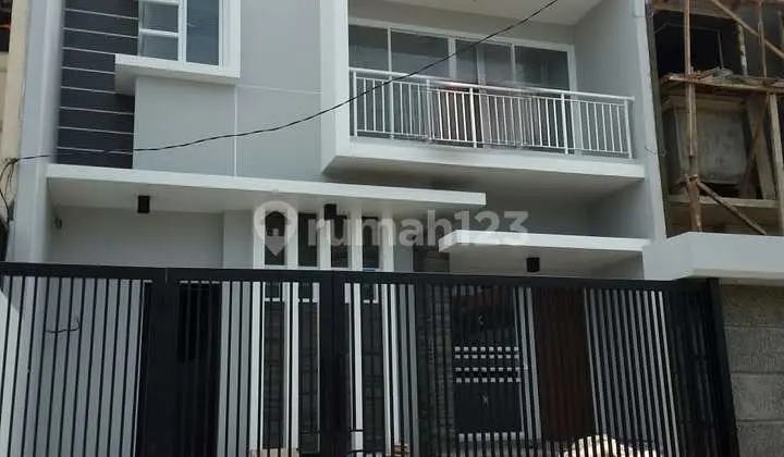 S2305-Cbl5 Rumah 2 Lantai 8X18 M2hafap Selatan Jalan 2,5 Mobil di Green Garden