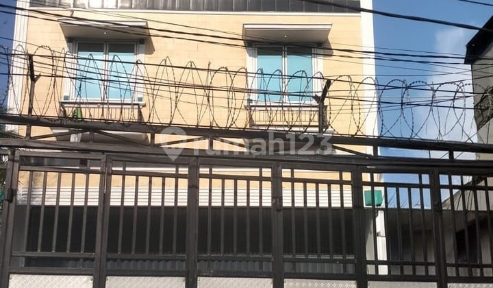 S2294-0€=3%? Ruko Besar Ngantong Hoki 4,5 Lantai Lebar 7 LT 7X27/+-500 M2 Jalan 4 Mobil Ramai Dekat Season City di Jakbar