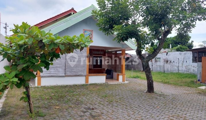 Cheap & spacious house & land in Demangan, Yogyakarta near Mall, Hospital, Campus, etc.