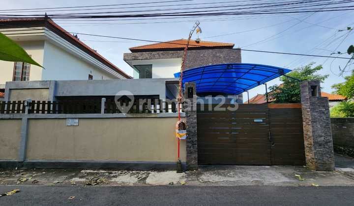 Dijual Rumah Mewah Luas di Area Strategis Jimbaran