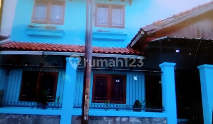 For rent, 2-story house with 5 bedrooms in Cijerah.