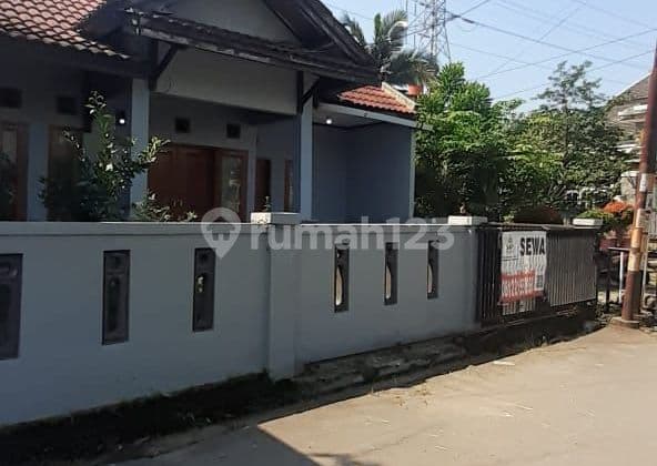 Rumah Hook Satu Lantai Di Taman Margawangi