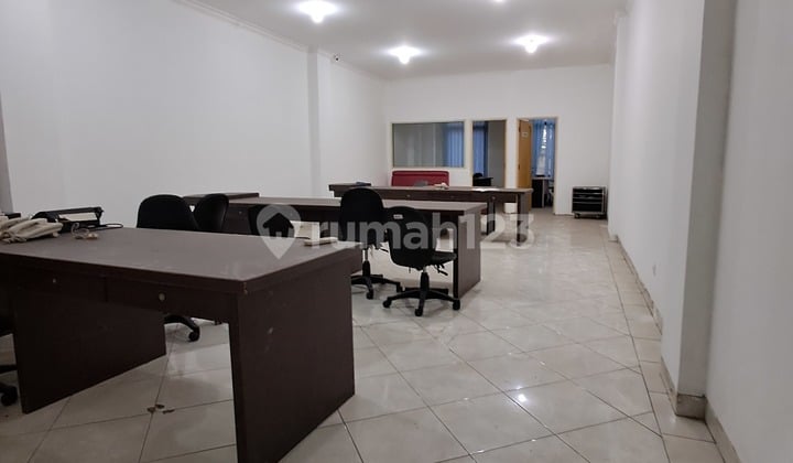 Ruko 3,5 Lantai Tengah Kota Parkiran Depan&belakang Ruko.luas.untuk.kantor.dan.usaha