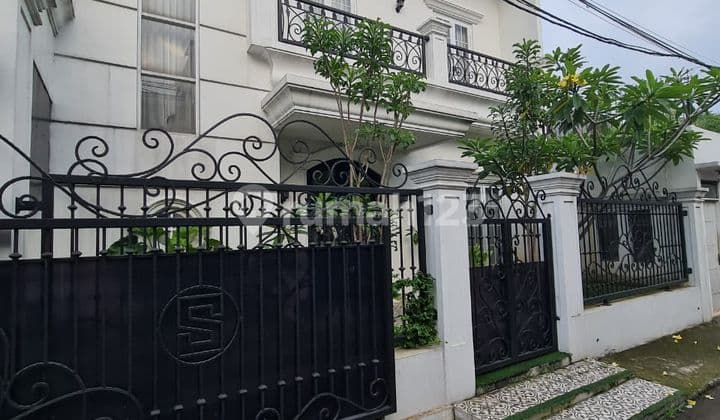 Rumah Sultan Klasik Elegan di Margacinta