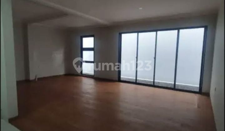 Rumah Cakep di Summarecon Semi Furnished