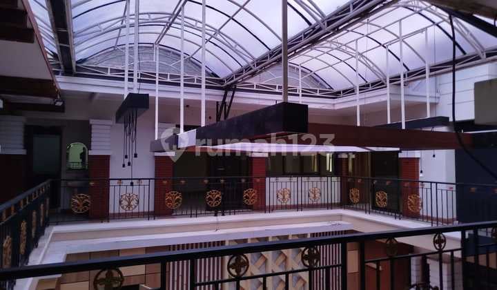 Disewakan Rumah Ruang Usaha di Mainroad Riau Bandung