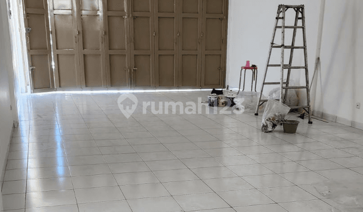 Disewakan Ruko 3 Lantai Nyaman Bersih Siap Huni di Mekar Wangi