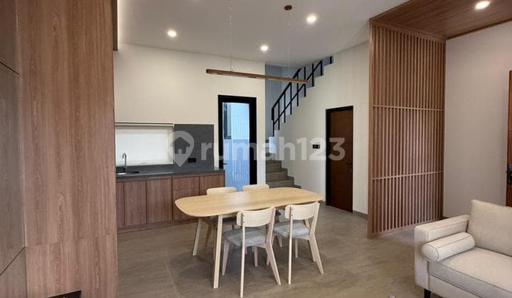 Dijual Rumah Esklusif Unit Terbatas di Setra Duta