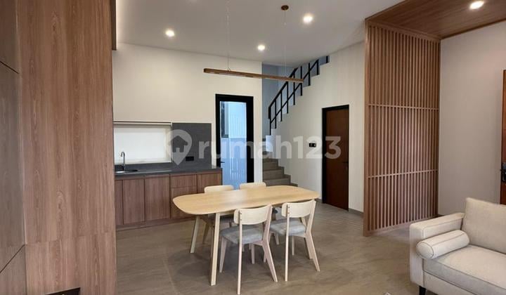 Dijual Rumah Esklusif Unit Terbatas di Setra Duta
