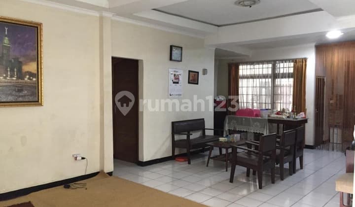 Dijual Rumah Nyaman Udara Asri Lokasi Strategis di Babakan Jeruk