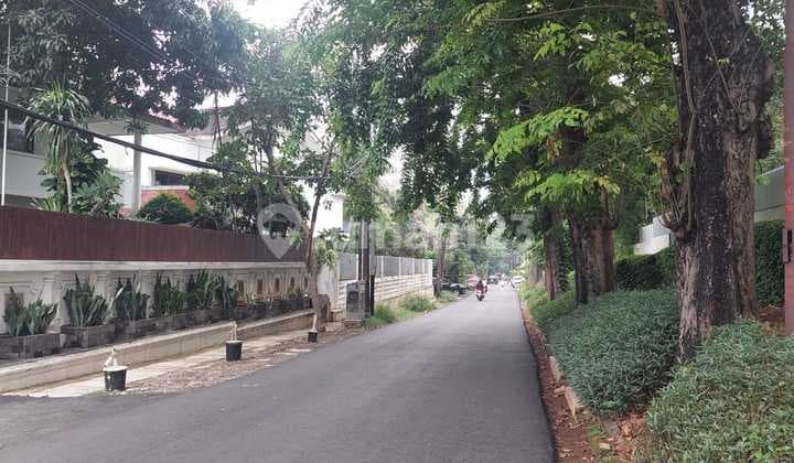 Rumah. Dua Lantai Lokasi.strategis