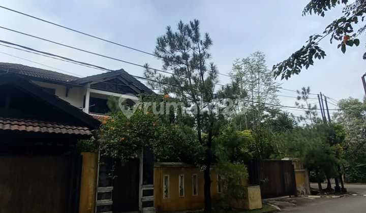 Rumah Dua Lantai Lokasi.strategis Dijual Melalui Lelang