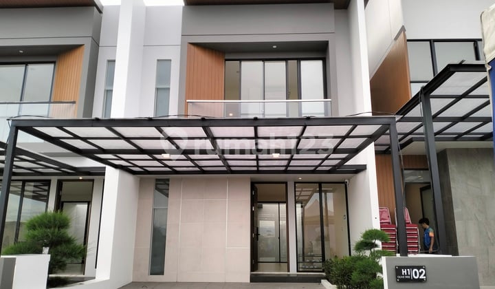 Rumah Cantik 2 Lantai, Pusat Kota Makasar Akses Tol Dekat