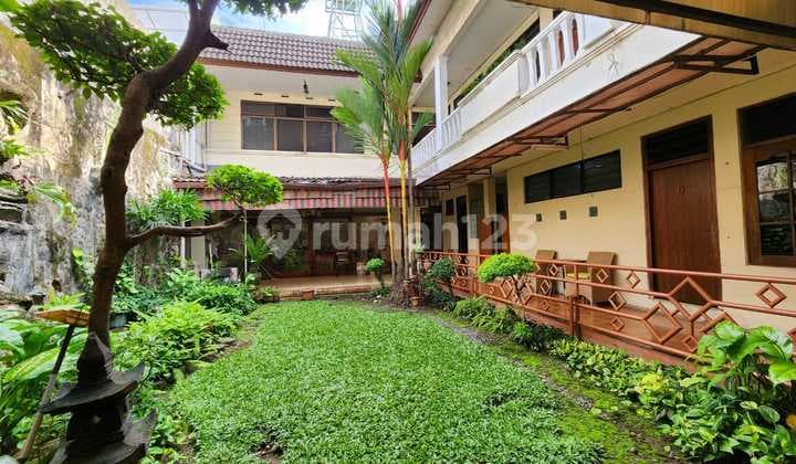 WTS / Dijual Rumah Tua Siap Huni di Patal Senayan, Kebayoran Lama, Jakarta Selatan