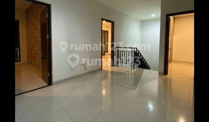 Rumah green Lake City east Asia Boulevard UK 10x20 shm