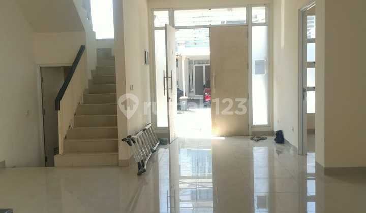 2 agt Rumah green lake city 2 Lantai Sudah Renovasiuk 8x18 amerika latin