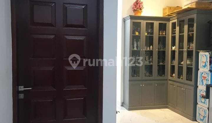 3Sl - Dijual Rumah Full Furnish di Kebon Jeruk Jakarta Barat