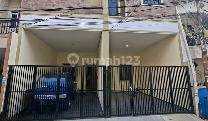 Rumah Bagus SHM di Tanjung Duren