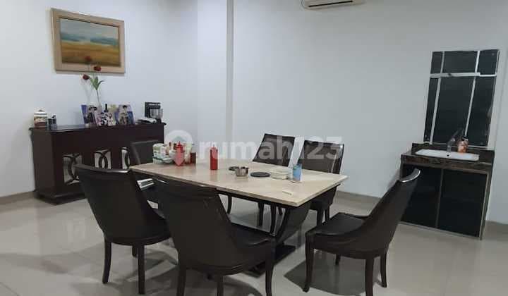 ** Rumah di Jelambar 3 Lantai SHM Sudah Renovasi Timur**
