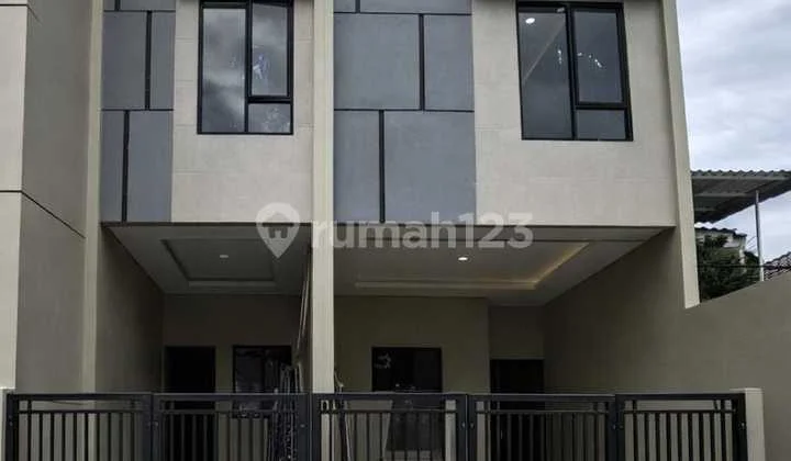 Very Nice New House in Duri Kepa, Good Price, KPR Available, Double Car Access, Spacious.