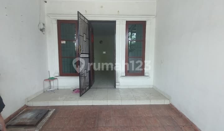 Disewakan.rumah Di.jelambar Pinggir Jalan