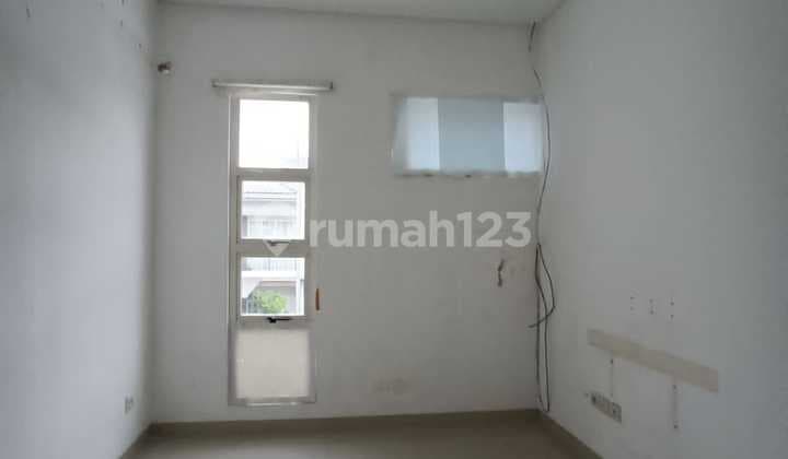 Disewakan Rumah di Perumahan Puri Mansion 2 LT