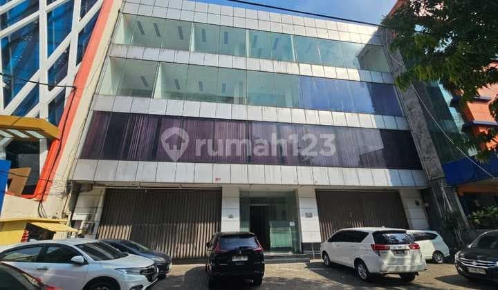 Disewakan Mini Building Lokasi Strategis di Melawai