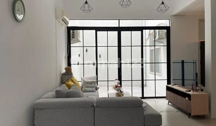 Disewa Rumah Cantik Full Furnished Baru Renovasi Pondok Indah