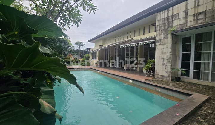 Dijual Rumah Siap Huni, Lokasi Tenang dan Nyaman di Kemang