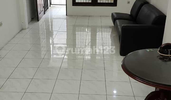 Disewa Rumah Bersih dan Terawat di Tanjung Duren, Jakbar