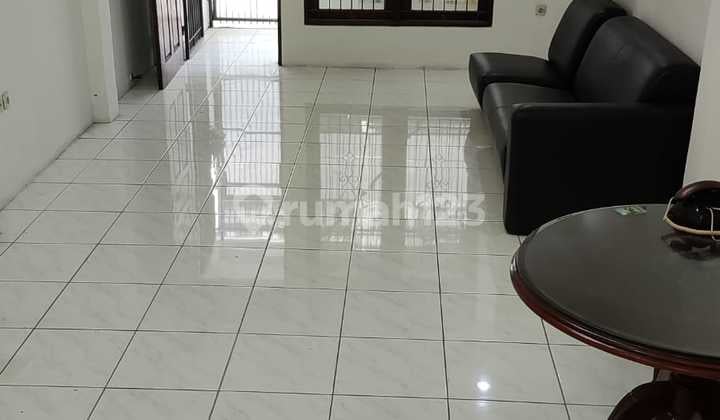 Disewa Rumah Bersih dan Terawat di Tanjung Duren, Jakbar