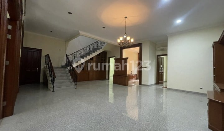 Disewa Rumah Bagus dan Luas di Tanah Abang, Jakpus