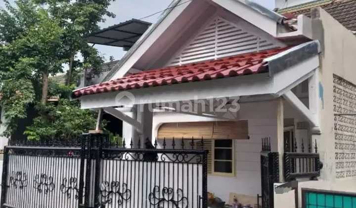Disewakan Termurah Rumah 3 Lantai di Ciledug Tangerang