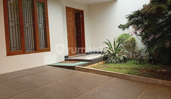 Rumah Dalam Komplek Pejatenmur , Hunian ,Bisa Kantor ,. 200 M/Lb, 240 M, 185 Jt/Thn ( Sn)