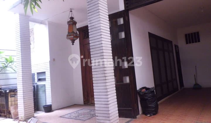 Rumah Praja Dalam Lt.138m /Lb,220M ,Antara Mall Gandaria City dan Mall Pondok Indah ,,2,9 M(Sn)