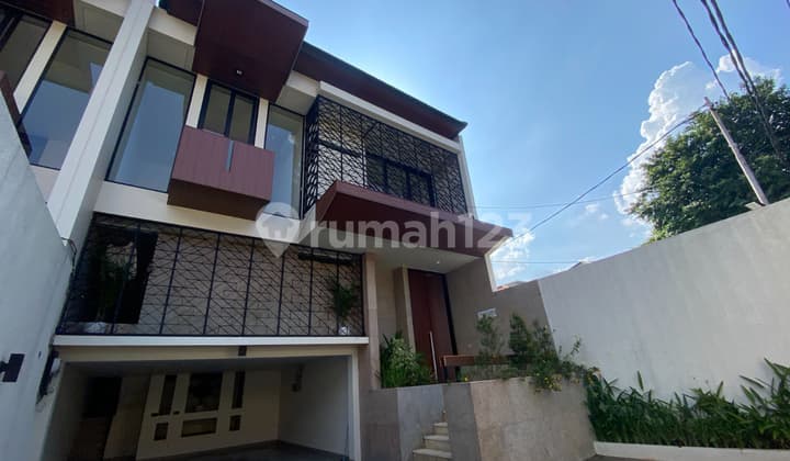 Rumah baru Di Kemang jakarta selatan di dalam town house
