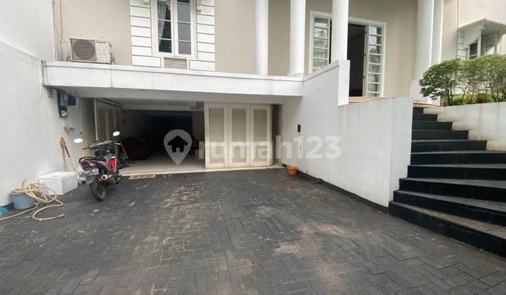 Rumah di pondok Indah daerah tenang, jalan besae