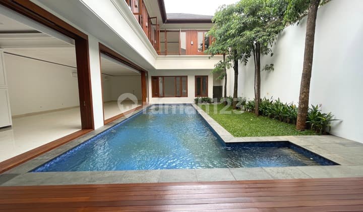Rumah 2 Lantai Bagus Furnished SHM di Kemang, Jakarta Selatan