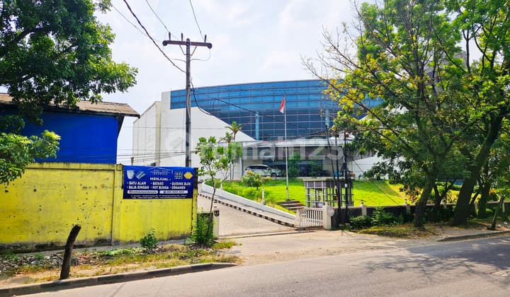 Premium Office Building in the Helvetia Area