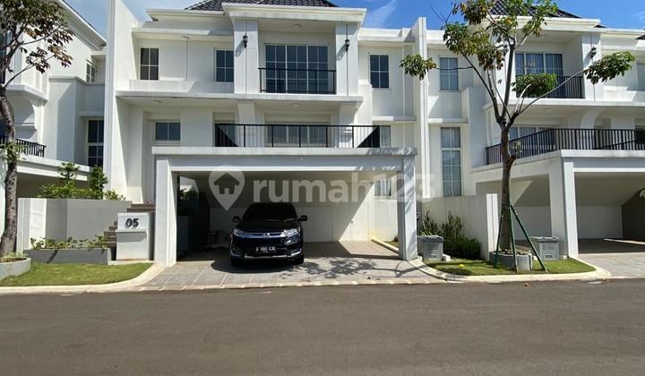 Rumah Mewah Agathis Golf Residence Summarecon Bogor View Lapangan