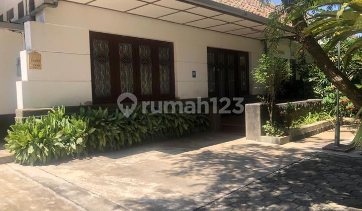 Rumah Unik,luas Dan Lokasi Sangat Strategis
