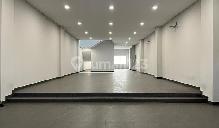 Ruko Baru Dan Bagus Sekali 3,5 Lantai Di Otista