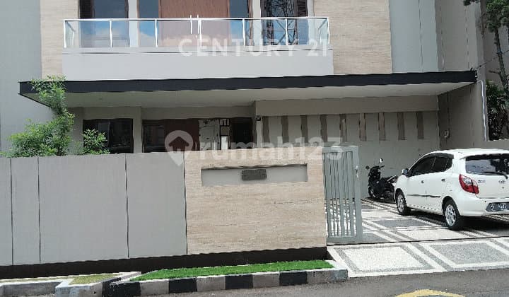 Rumah Bagus 2 Lantai Taman Sakura Indah