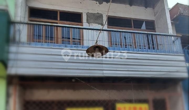 Rumah Tinggal di Pusat Kota Pusat Usaha